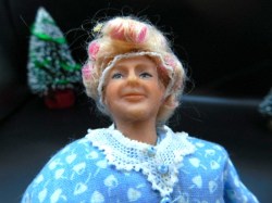 lot 12 3 porc dolls face blue